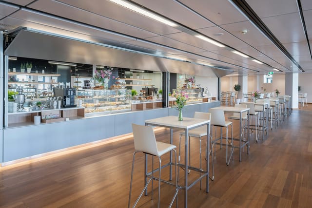 Business Lounge 2+3 at Wiener Stadthalle: sleek networking space for corporate events and meetings.