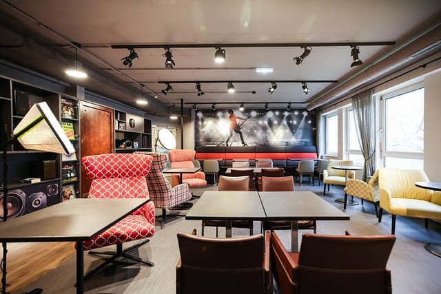Wiener Stadthalle Business Lounge: modern breakout space for creative workshops and networking.