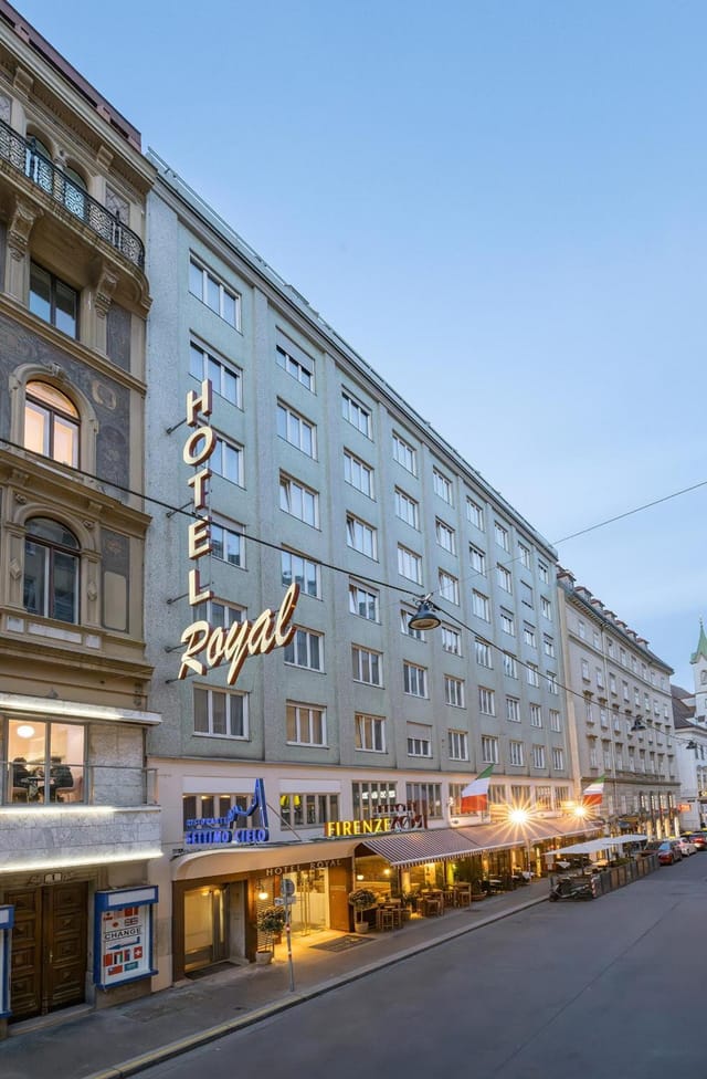 Hotel Royal guest room, classic urban interior for city group events and off-site meetings.