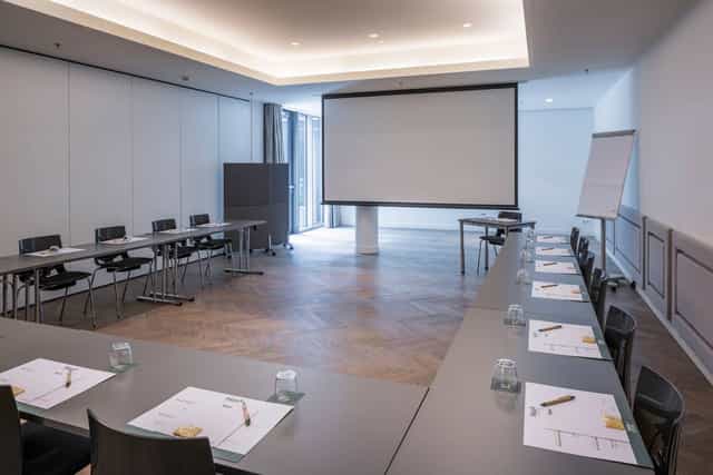 U-shape boardroom at MAXX Vienna, ideal for corporate workshops and professional business meetings.