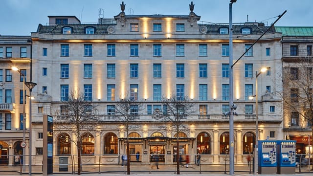 Executive conference room in Hotel Riu Plaza The Gresham Dublin for corporate incentive events.