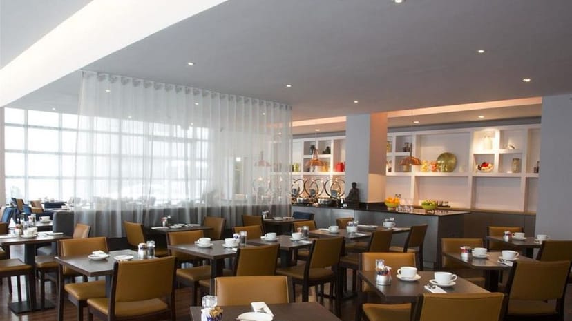 Modern hotel conference dining room for corporate events and networking lunch.