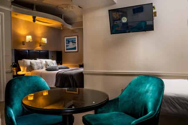 Luxe suites