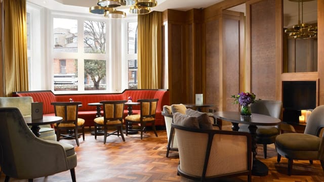 Sophisticated Dylan Hotel Nurserie breakout space for networking and corporate events.