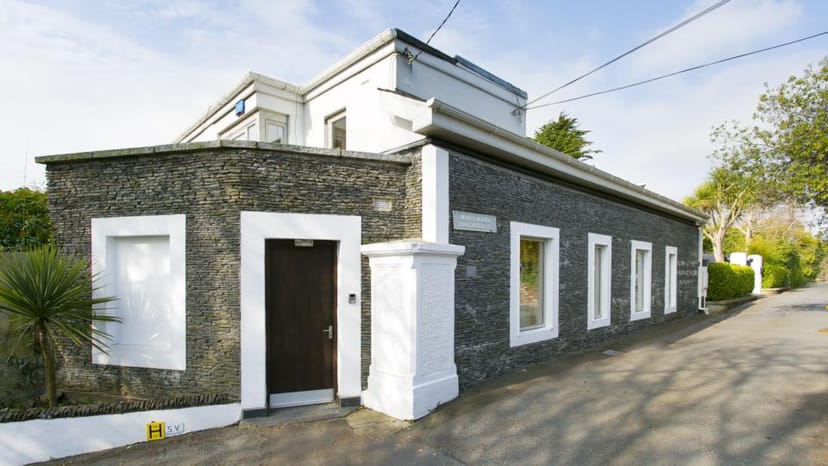 Boutique Terrace venue with private, non-traditional atmosphere for corporate off-sites.