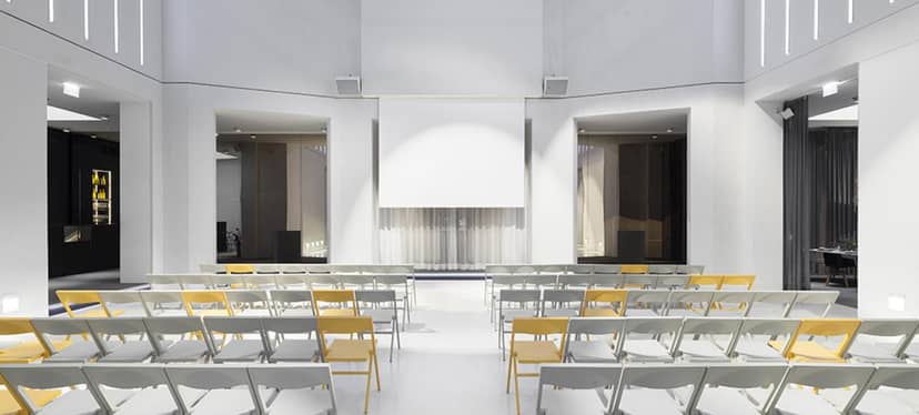 Minimalist theater-style showroom at MGC Messe, ideal for professional conferences and events.
