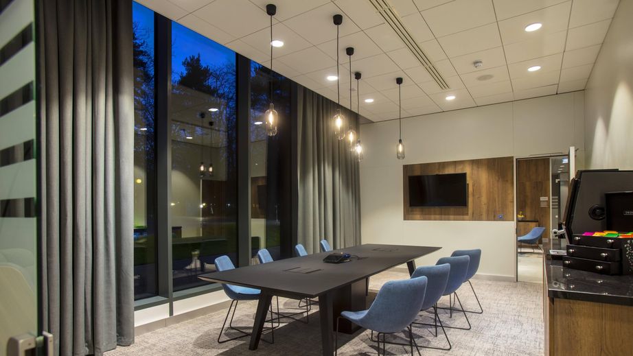 Courtyard By Marriott Edinburgh West Hotel - image 1