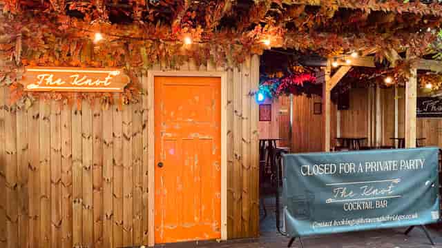 Cozy rustic venue The Knot in Between The Bridges, perfect for intimate autumn gatherings.