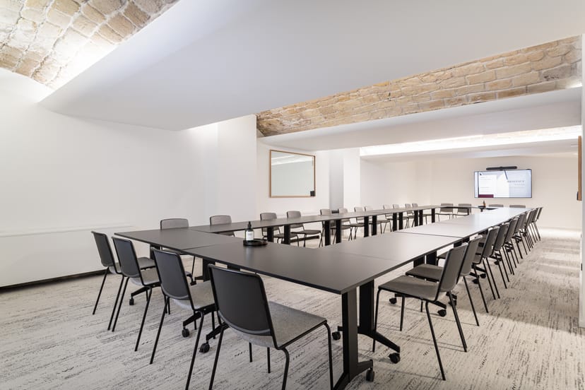 MTS05 Patchwork Montholon U-shape conference room for executive board meetings and strategic planning.