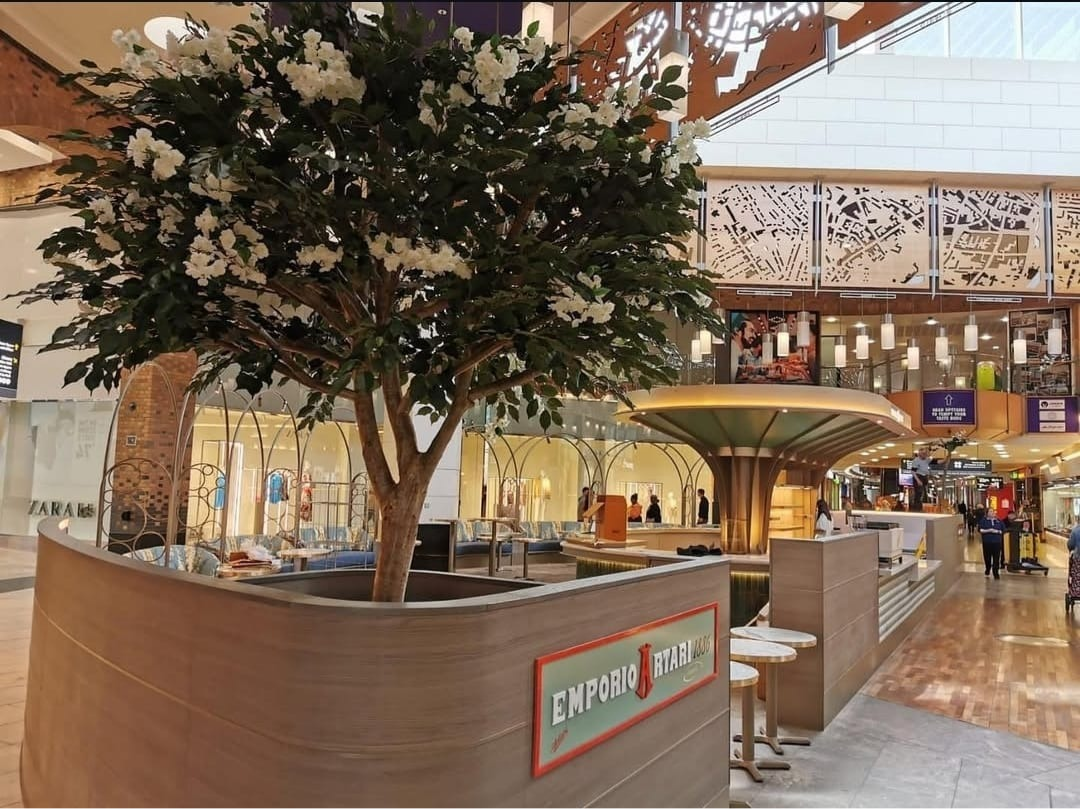 Emporio Artari floral kiosk: chic pop-up activation space for networking events. - Banner