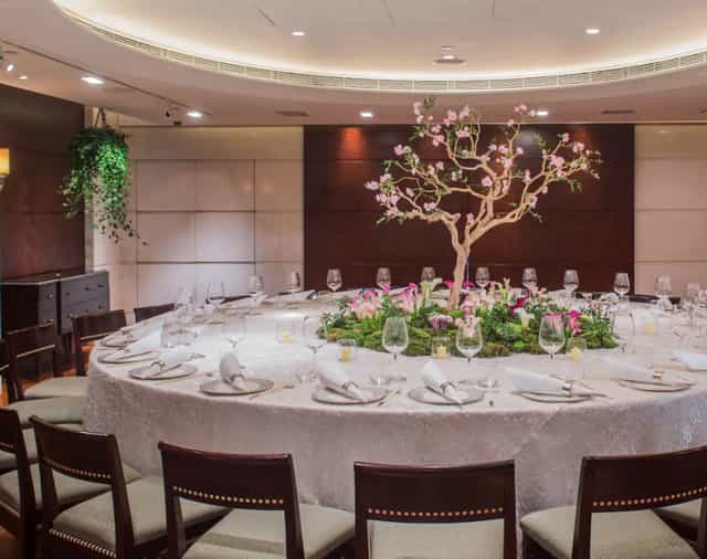 Grand Hyatt The Residence banquet with nature-inspired centerpiece for corporate dinner events.