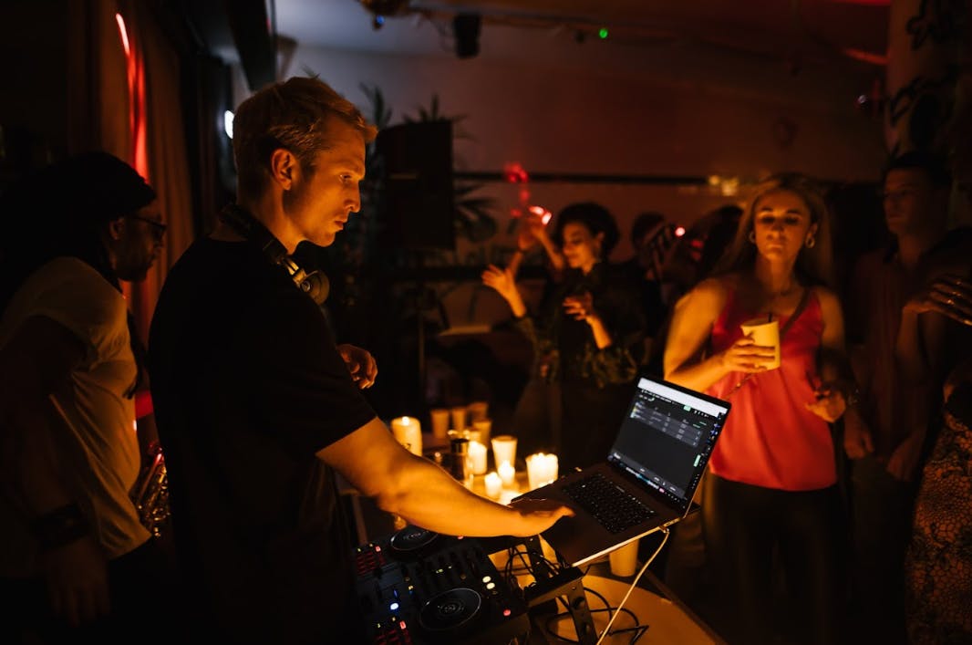 Le Bab - The Lounge & Kebab Queen image 3