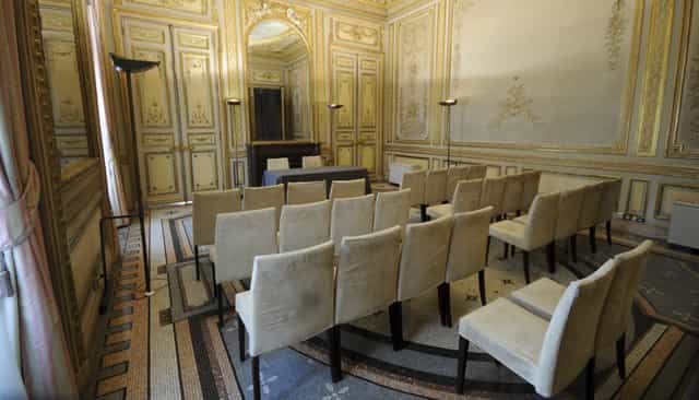 Elegant Sala Inca & Camoens meeting room, ideal for corporate events and intimate workshops.