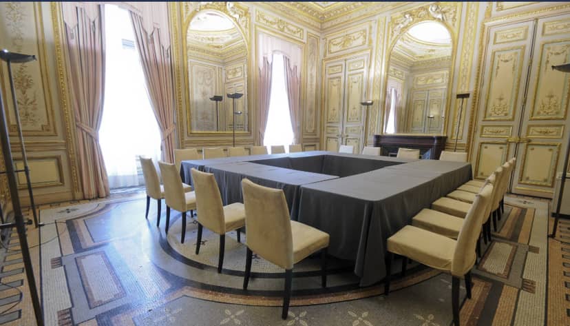 Elegant meeting room in Casa de América, perfect for corporate events and workshops.