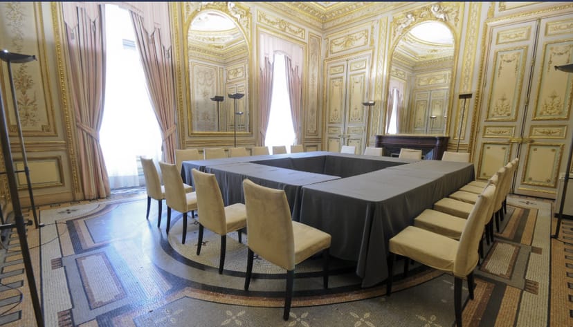 Elegant meeting room in Casa de América, perfect for corporate events and workshops.
