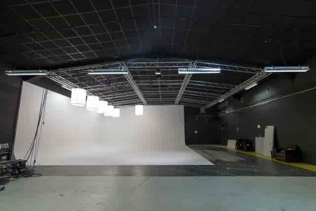 Kennington Film Studio 1: Blank-canvas production space with cyclorama for film shoots and events.