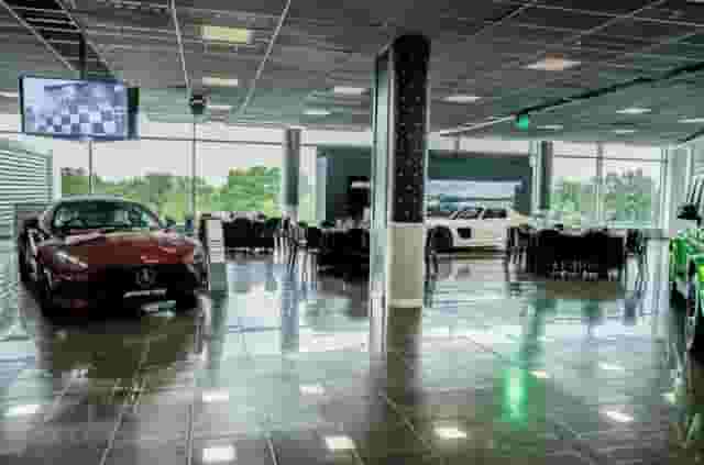 AMG Performance Floor