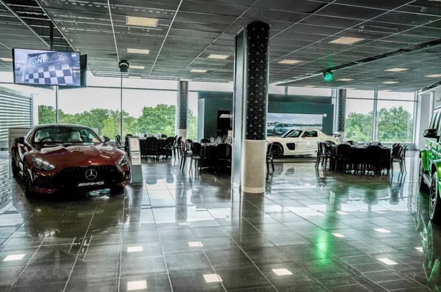 AMG Performance Floor