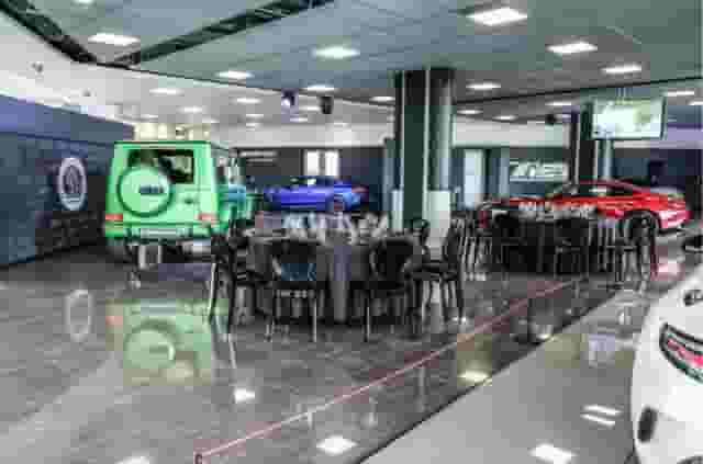 AMG Performance Floor