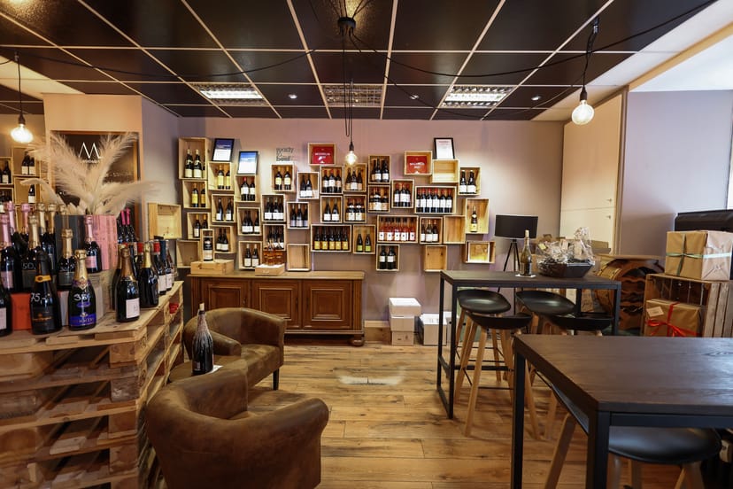 Heinzhermann wine bar at Maximilian Lorenz, ideal for VIP networking and corporate receptions.