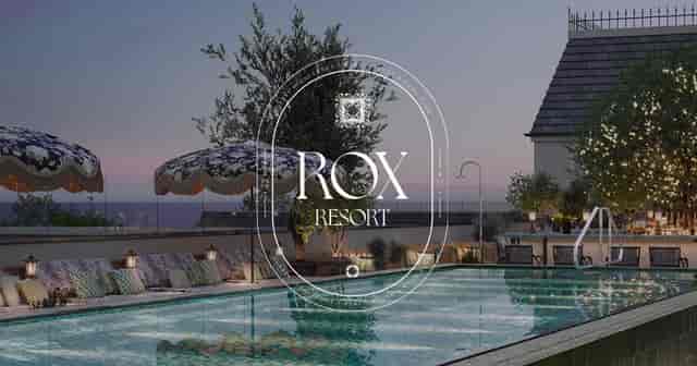 Luxury rooftop pool deck at Gastronomi & Drinks, perfect for VIP networking and product launches.