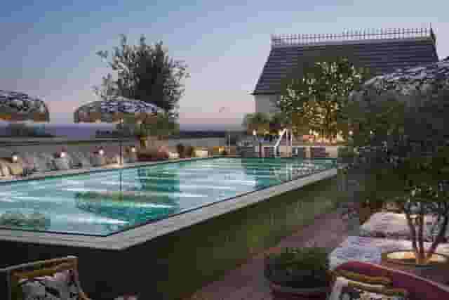 Pool Club & Spa