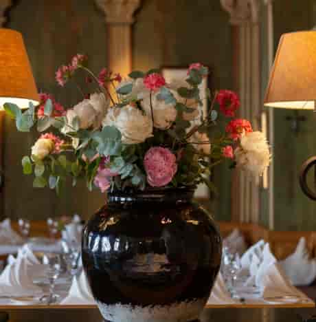 Elegant floral centerpiece, Spatenhaus event decor, Munich