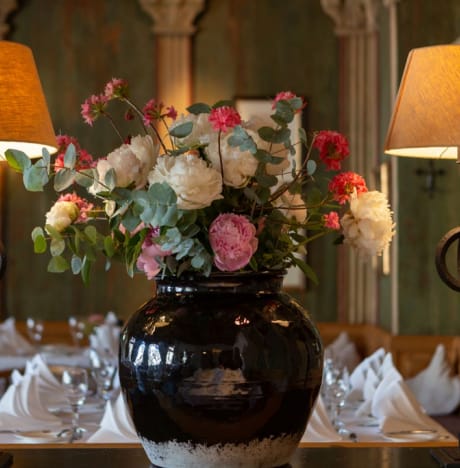 Elegant floral centerpiece, Spatenhaus event decor, Munich