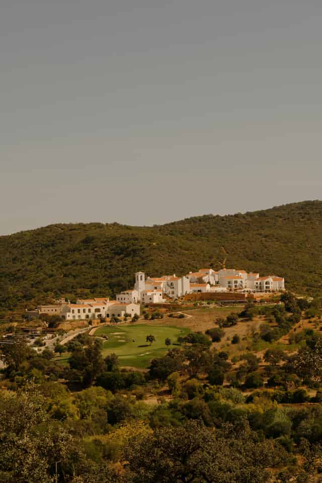 Alfarroba / Carob Meeting Room