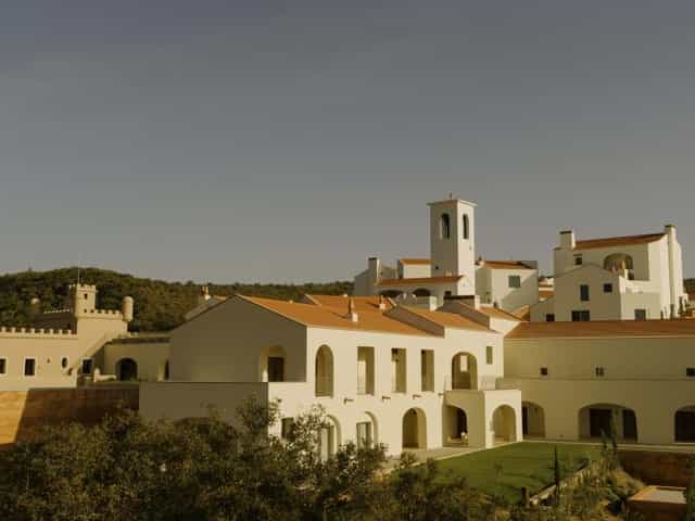 Oliveira Boardroom at Viceroy Ombria Algarve: elegant venue for executive meetings and retreats.