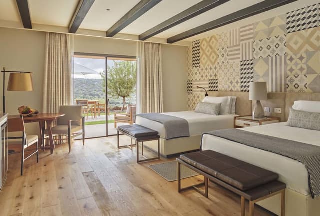 Sobreiro / Cork Oak Ballroom Garden