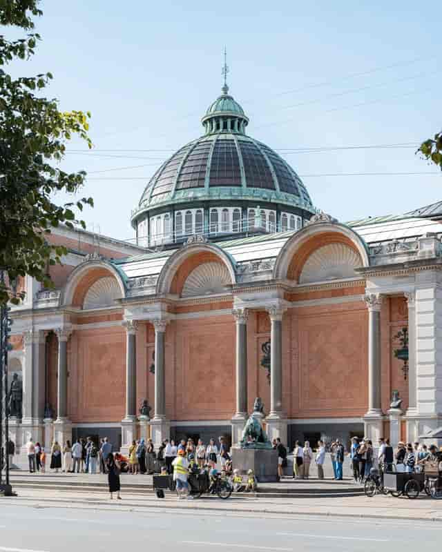 Glyptotek Hall in Carlsberg, a domed venue for elegant corporate events and weddings.