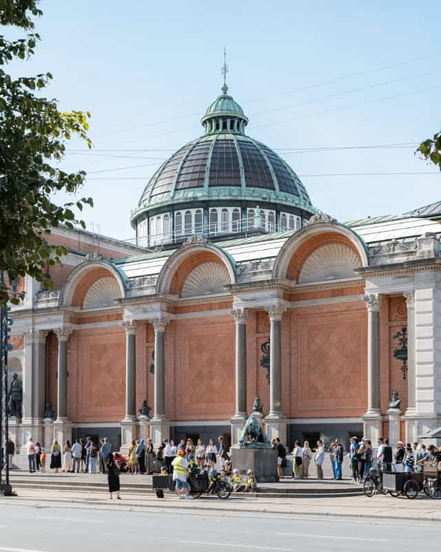 Glyptotek Hall in Carlsberg, a domed venue for elegant corporate events and weddings.