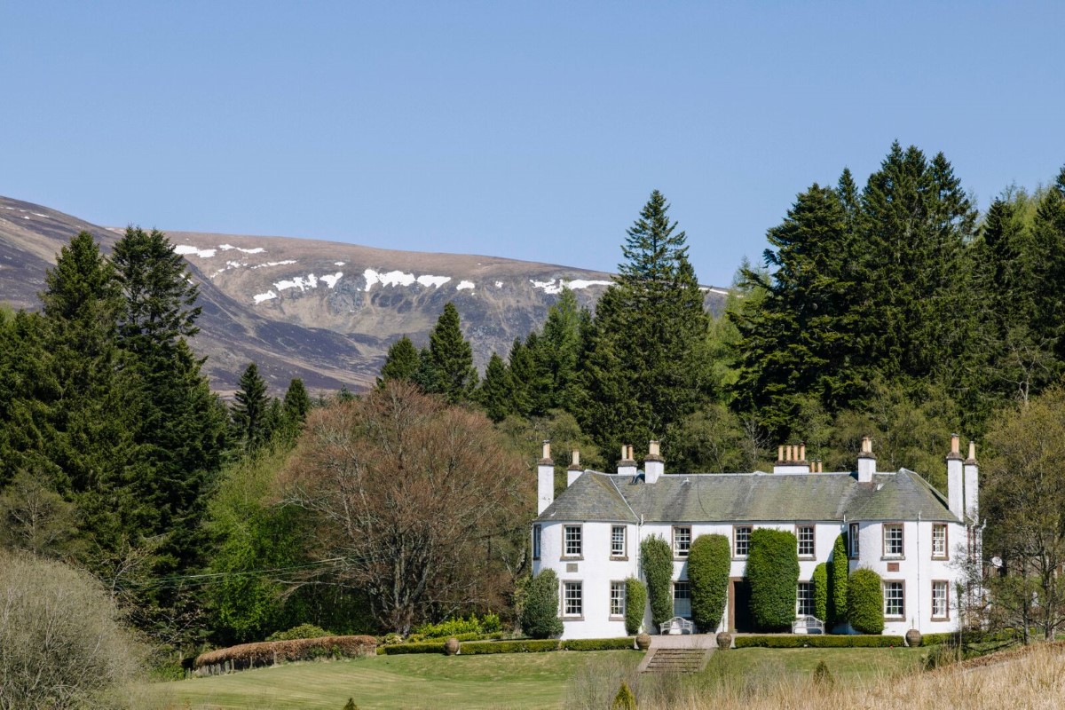 Hall in Rottal Estate: Luxury venue for executive retreats and boutique weddings.