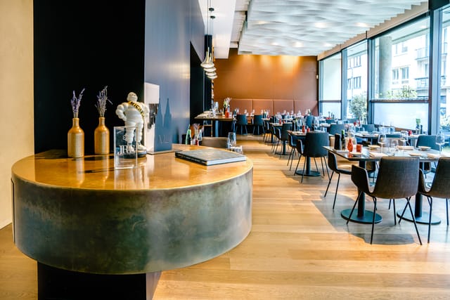 Maximilian Lorenz restaurant venue for upscale corporate dinners and VIP networking events.