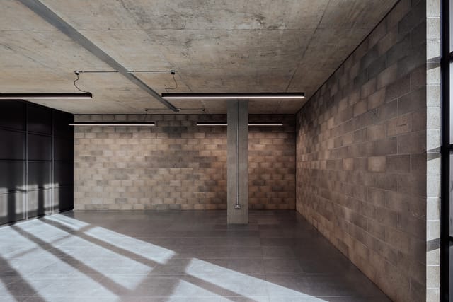 Industrial D4 Activation Space: versatile blank canvas for pop-up galleries and brand events.