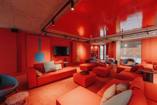 Lounge-style breakout room with casual seating for creative collaboration and corporate events.