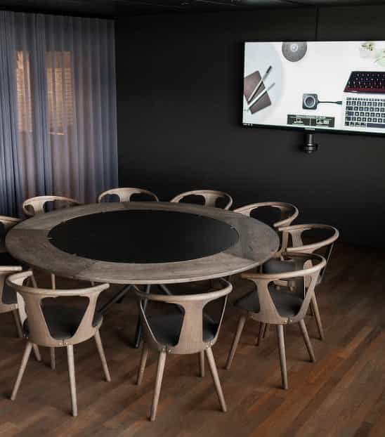 Minimalist boardroom at Almanak with round table, ideal for executive meetings and strategy sessions.