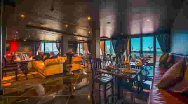 Bar & grill