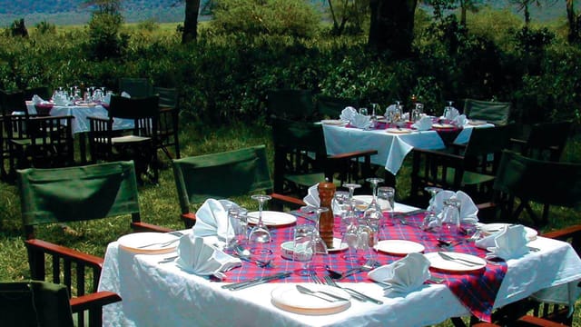 Luxury safari dining setup in Masai Mara for experiential incentive events.