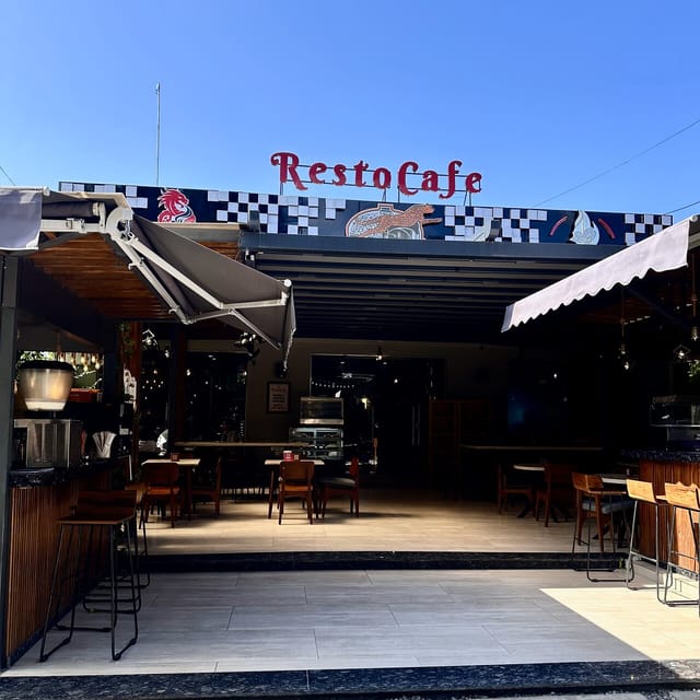 Open-air restaurant in Lekam Park for networking mixers and team-building events.