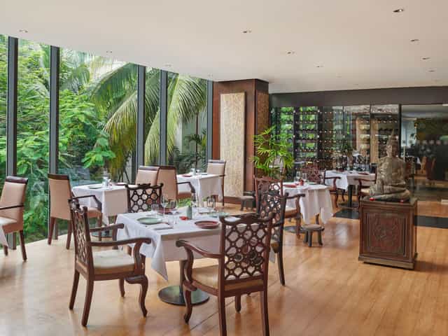 Light-filled Kinaya dining space with wood decor for corporate luncheons and networking events.