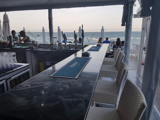 Bar at Karambezi Café with ocean view, ideal for corporate sundowner or welcome reception.