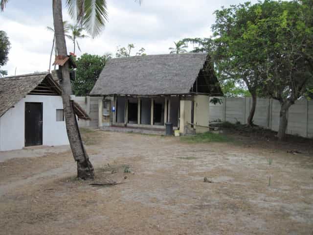 Rustic Kipepeo Beach huts in poor condition, unsuitable for corporate events or travel conferences.