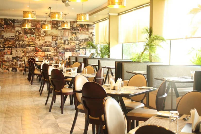 Outdoor dining area at Best Western Plus Colosseum Hotel for corporate events and networking.