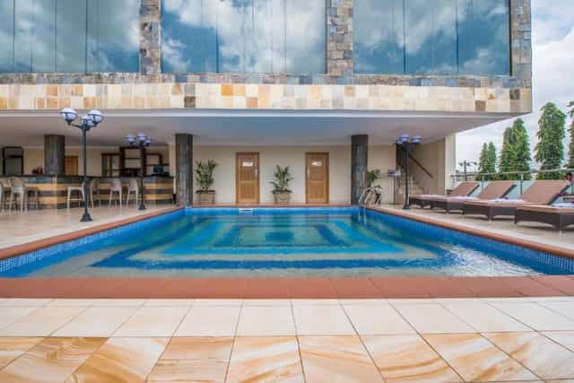 Best Western Plus Colosseum pool-side venue for corporate breakout sessions and incentive events.