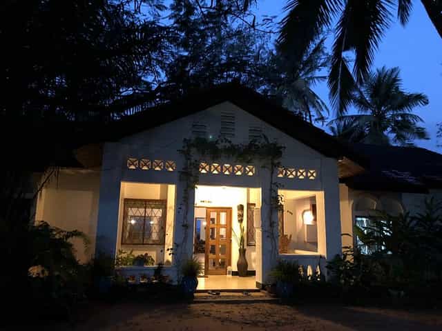 Upepo Garden Bar or Lounge: Pictures ...