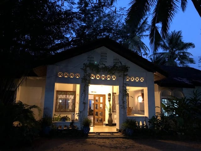 Bar at Upepo Garden: intimate outdoor space for luxury off-site retreats and incentive events.