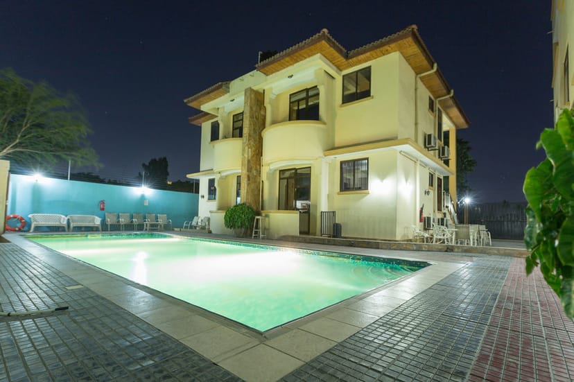 Intimate Hotel De Mag PLAZA poolside bar for private social receptions and board retreats.