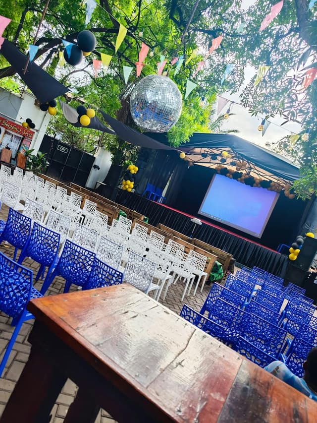 Garden + Stage
